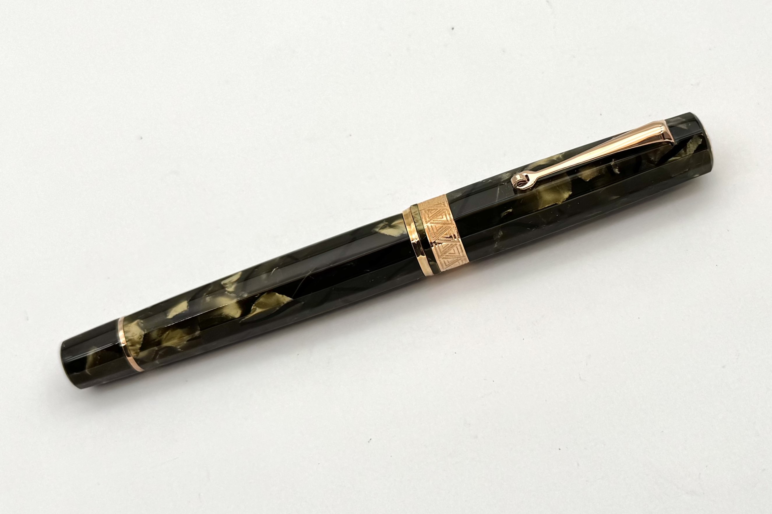 OMASParagonFountainPeninSaftGreenwithRoseGoldTrim_D